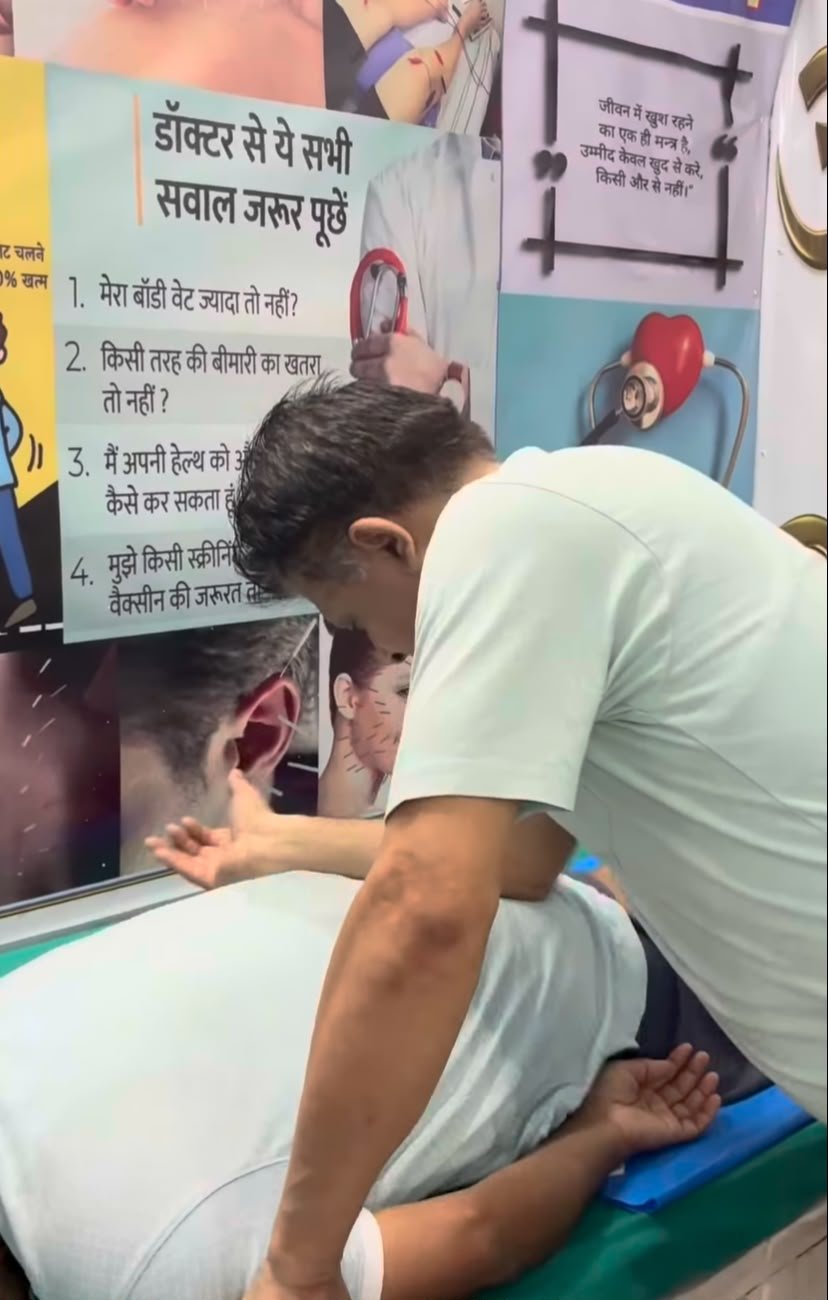 Acupressure therapy session Noida